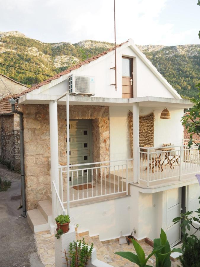 Mi Sestre - Studio Apartment Hvar Vrisnik Jelsa  Bagian luar foto