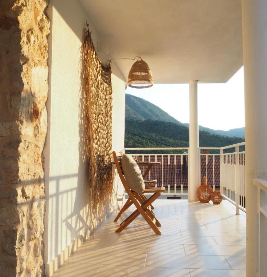 Mi Sestre - Studio Apartment Hvar Vrisnik Jelsa  Bagian luar foto
